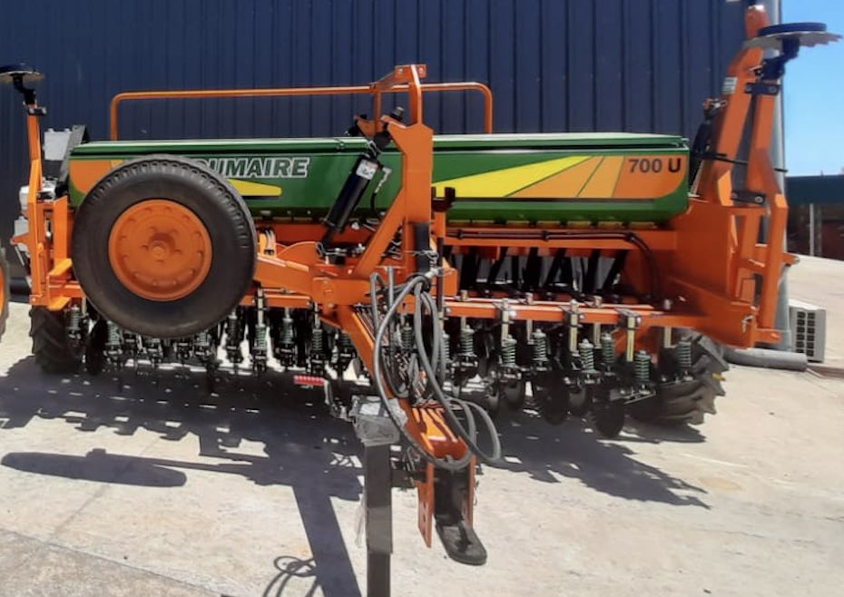 SEMBRADORA NVA. DUMAIRE 700U 25 LINEAS