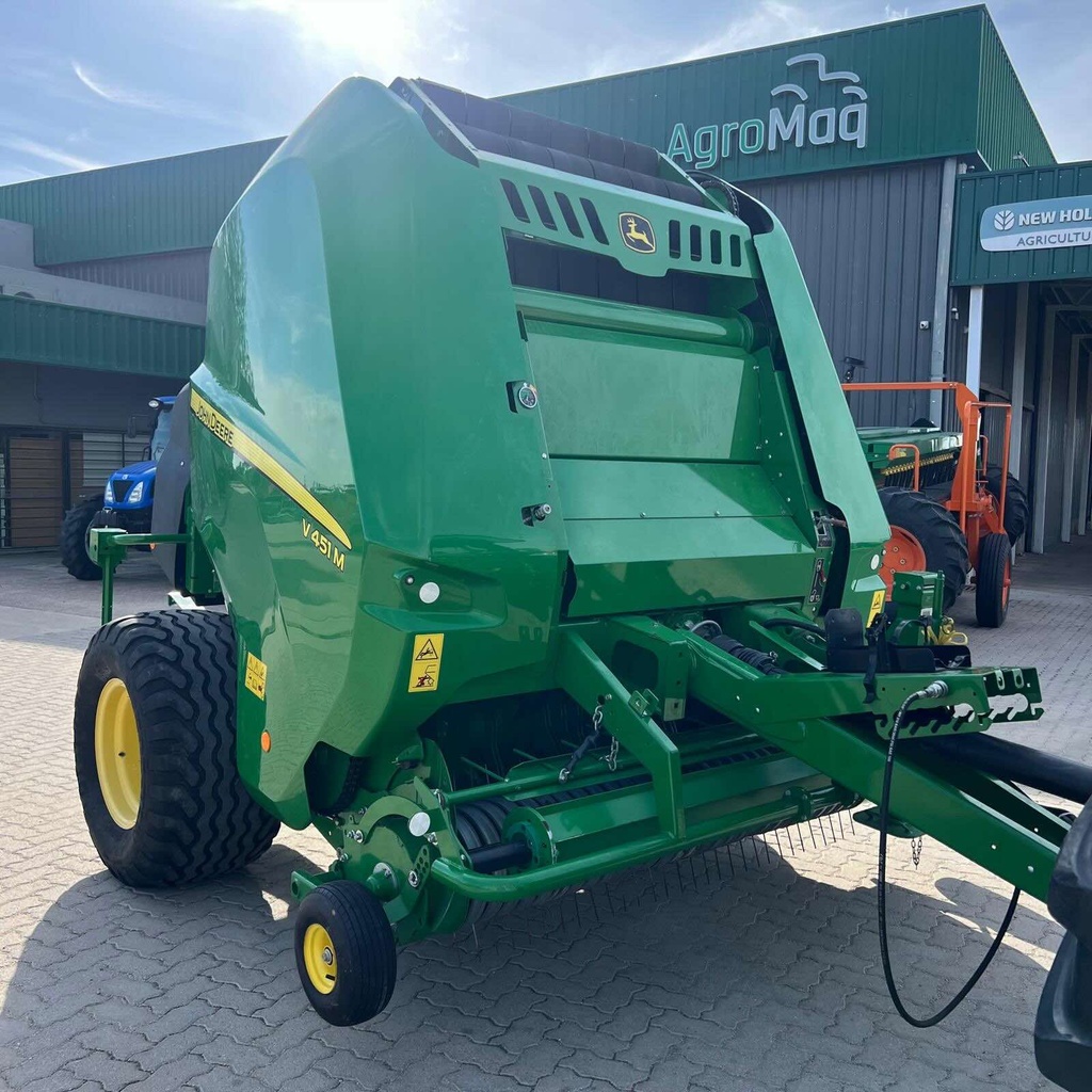 ENFARDADORA USADA JOHN DEERE V451M
