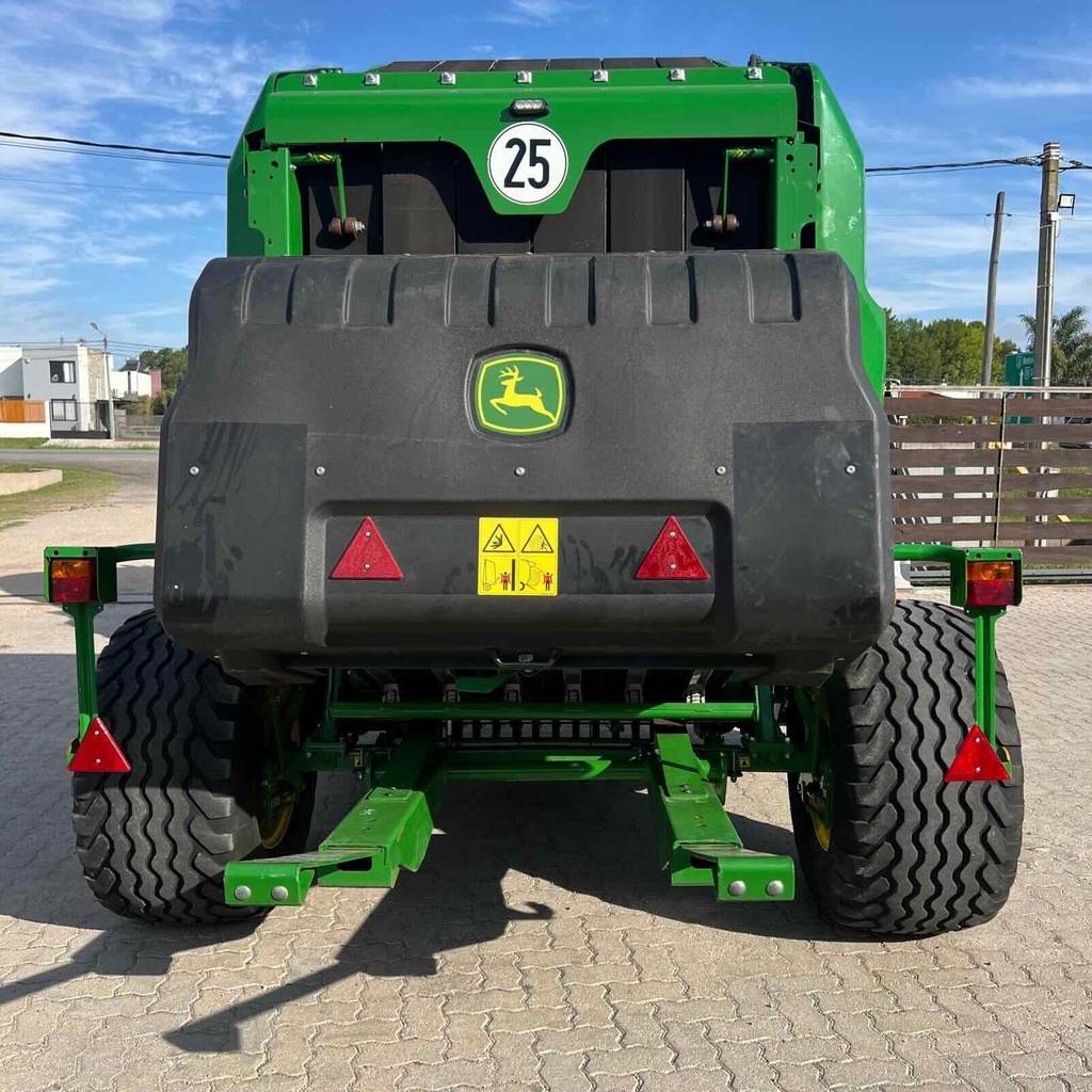 ENFARDADORA USADA JOHN DEERE V451M